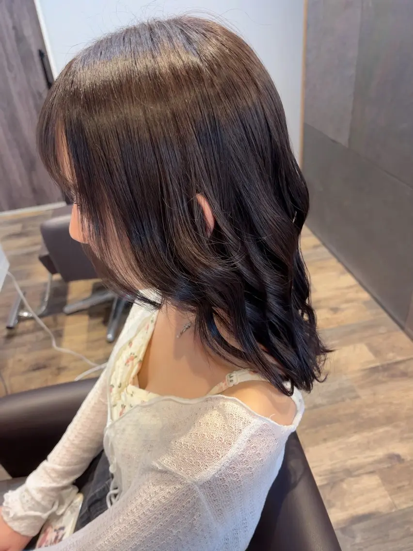 ミディアム カット ヘアカラー トリートメント 大良 彩水のヘアスタイル