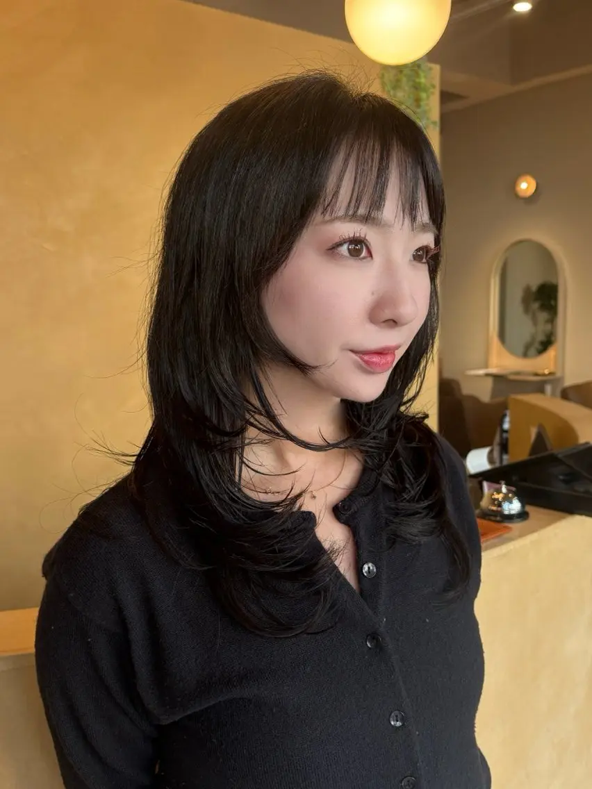 セミロング レイヤーカット 西田 朋華のヘアスタイル