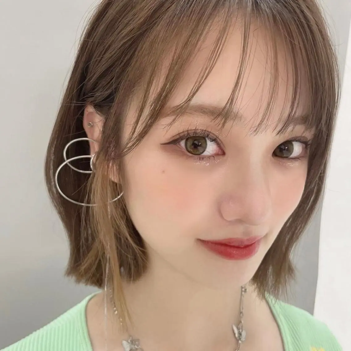 ショート カラー ヘアカラー トリートメント 🤎小顔レイヤー /ベージュ🤎友香のヘアスタイル