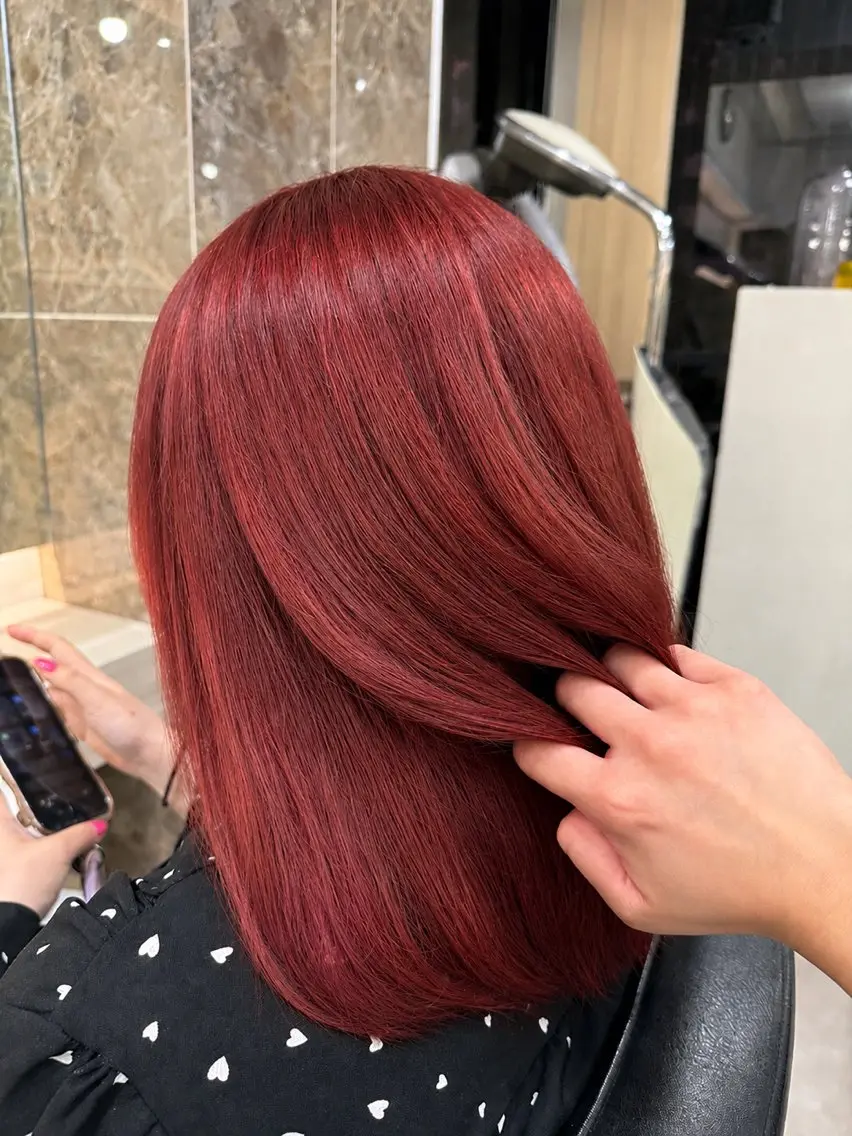 ミディアム ヘアカラー C H i R iのヘアスタイル