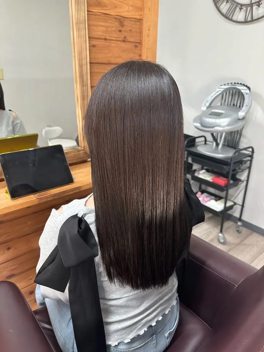 セミロング アッシュ ハットリ 代表のヘアスタイル