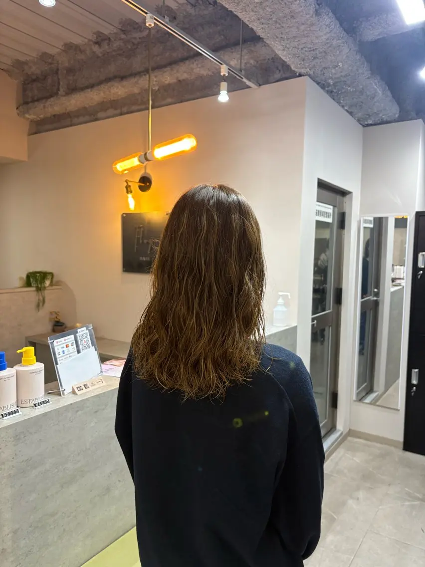 セミロング パーマ ハイライト しゅり Flag hairのヘアスタイル