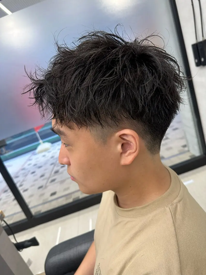 ショート パーマ メンズ フェードカット メンズパーマ 波巻きパーマ スパイラルパーマ 💈メンズ特化 美容師サキ💈のヘアスタイル