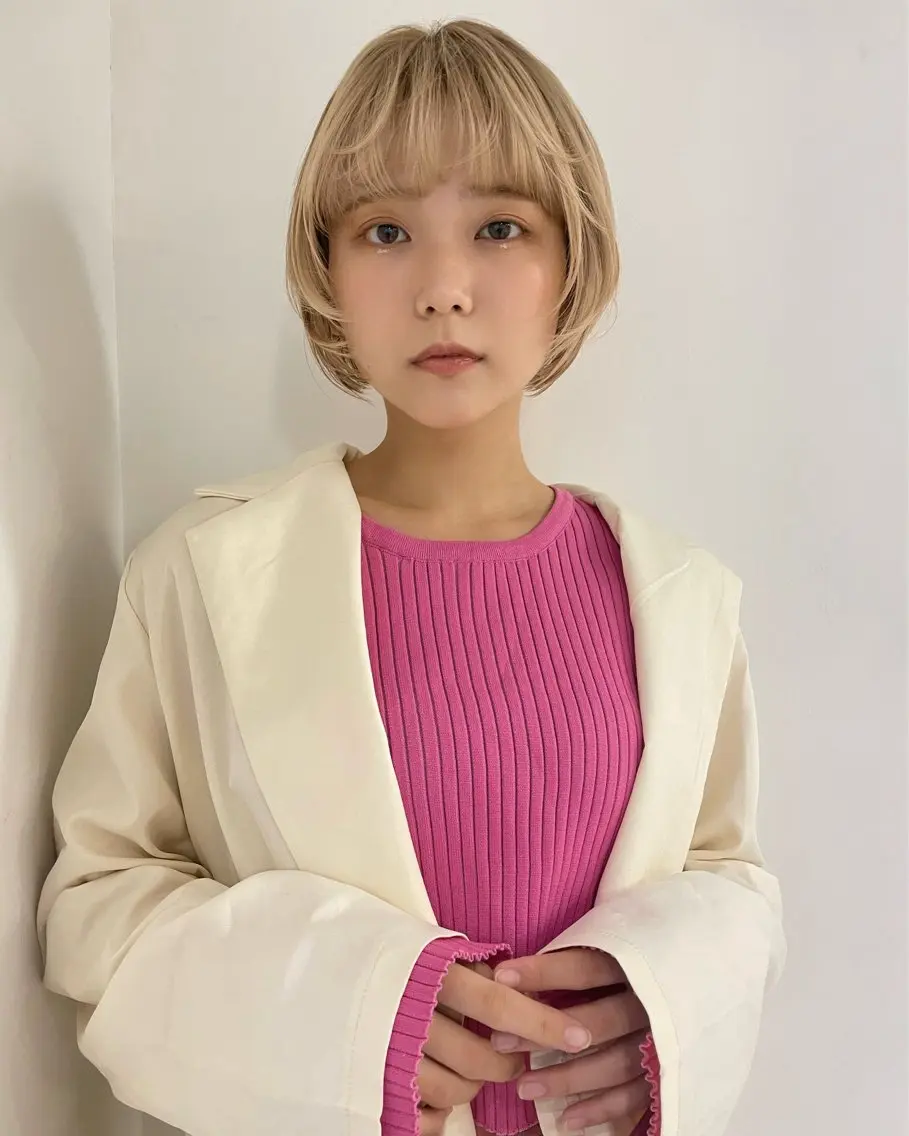 ショート カラー ベージュカラー ミルクティーベージュ ヘアカラー 透明カラー/レイヤー misaki °＊のヘアスタイル