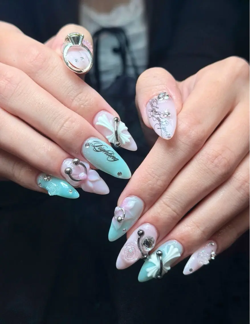 ネイル ブルー ロングネイル ピンク ぷっくりネイル リボン Iconic Nailのネイルデザイン