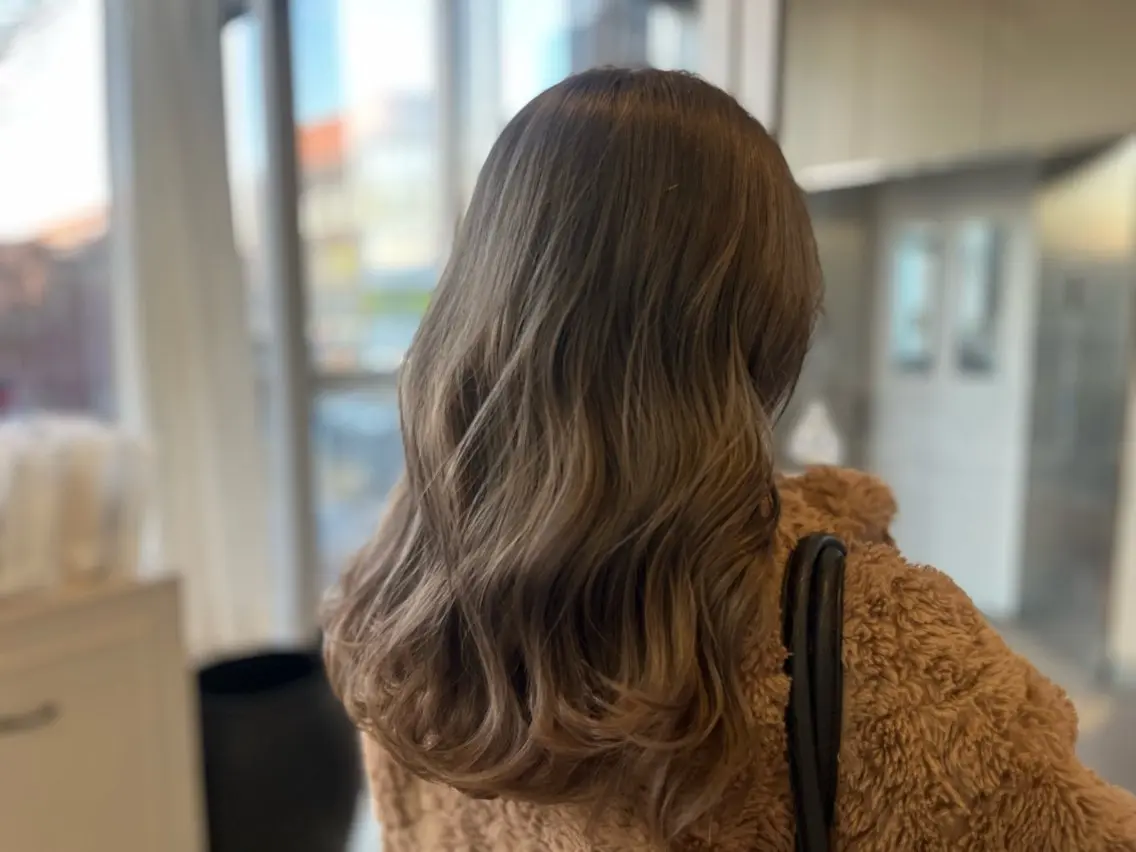 カラー アトリエファゴ Noaのヘアスタイル