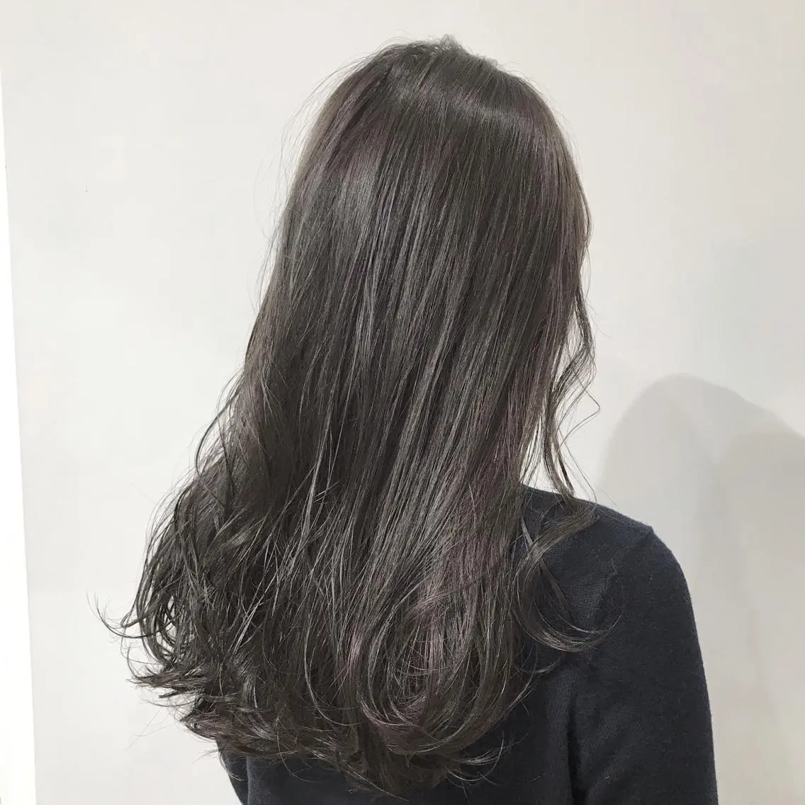 ロング カラー ダークグレー ダークグレージュ グレージュ ヘアカラー トリートメント レイヤー/顔周り /AKARIのヘアスタイル