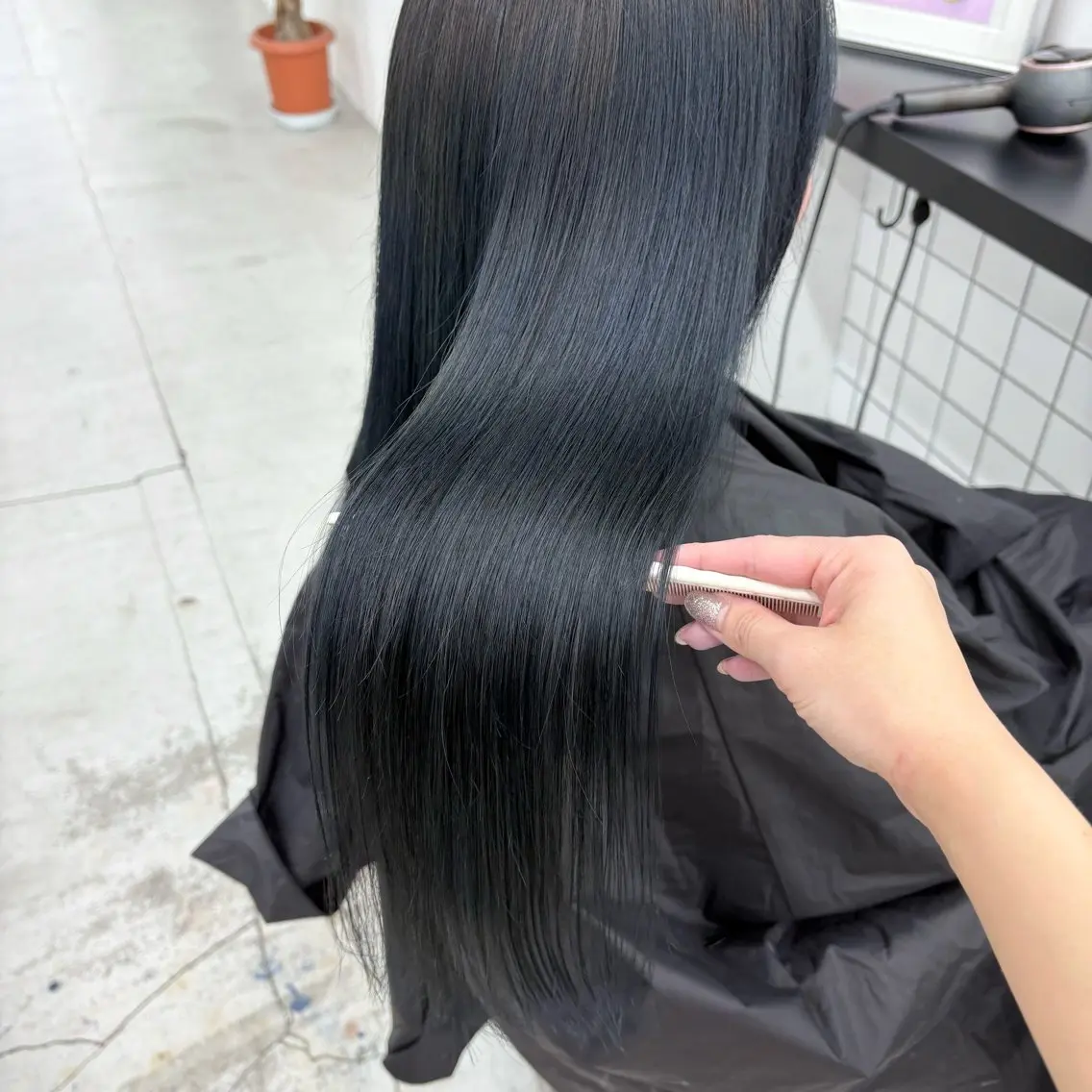 ロング カラー 黒髪 ブリーチ ブルーカラー ブルーブラック トリートメント カット トリートメント 矢場町/8時-22時 JILLSTUDIOのヘアスタイル