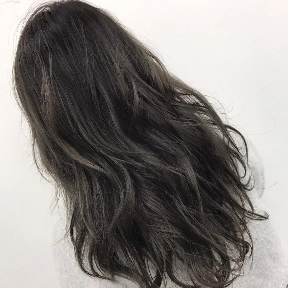 ロング カラー グレージュ イルミナカラー 白髪ぼかしハイライト 茗荷谷駅徒歩2分のヘアスタイル