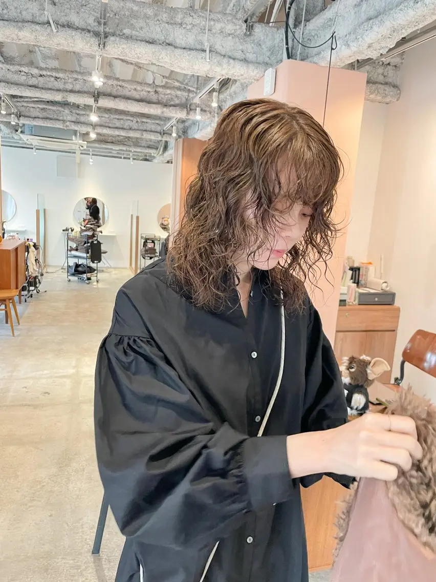 ミディアム パーマ ミディアムレイヤー ミディアムパーマ レイヤーカット ウルフカット ウルフレイヤー カット パーマ Takuma Suzuki中目黒のヘアスタイル
