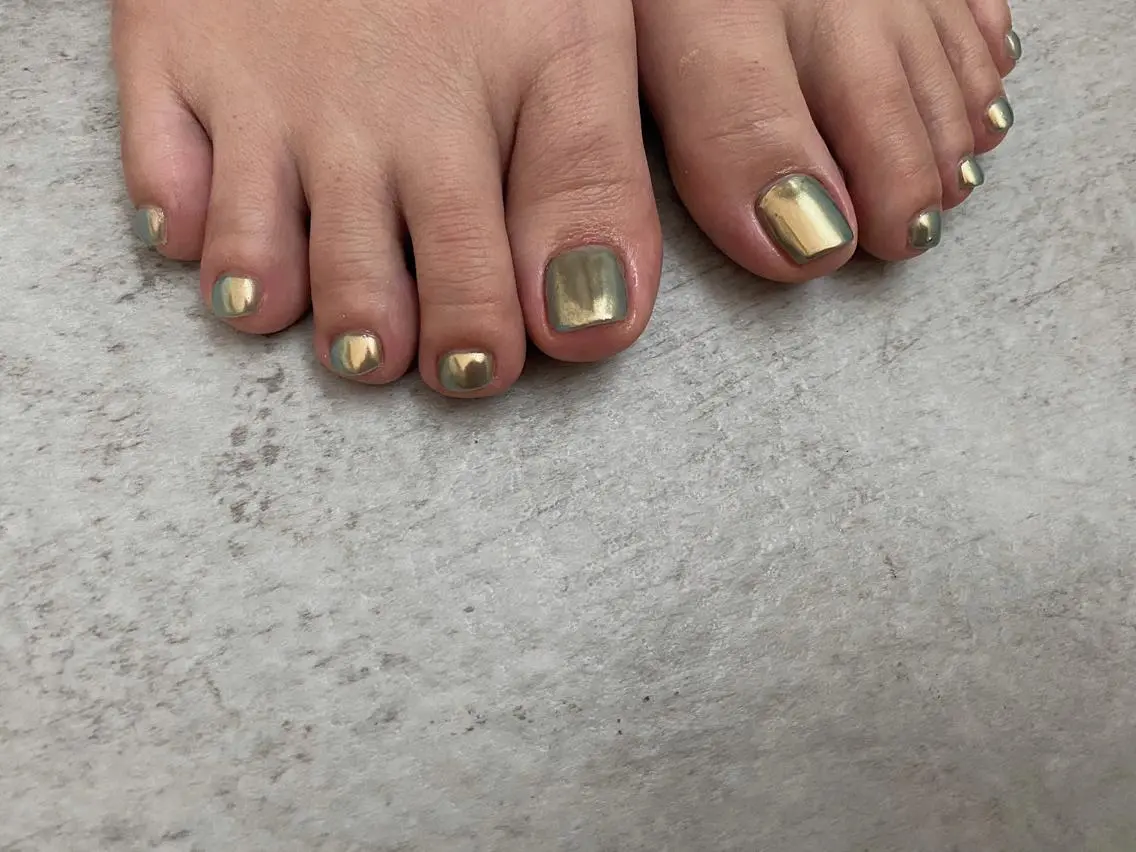 ネイル グリーン ミラーネイル フットネイル and M. nailのネイルデザイン