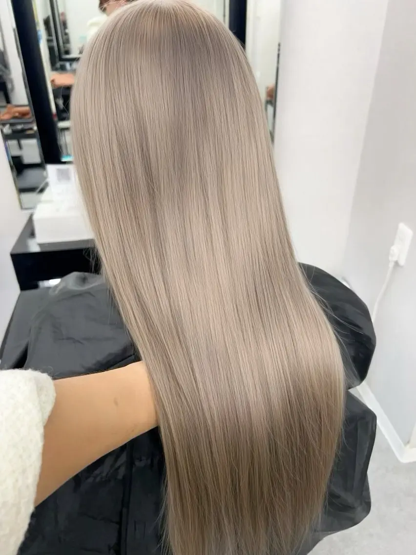 ロング カラー シールエクステ バレイヤージュ ダブルカラー グレージュ ハイライトカラー カット ヘアカラー トリートメント エクステ ヘアセット レイヤー/エクステ alpha下妻のヘアスタイル