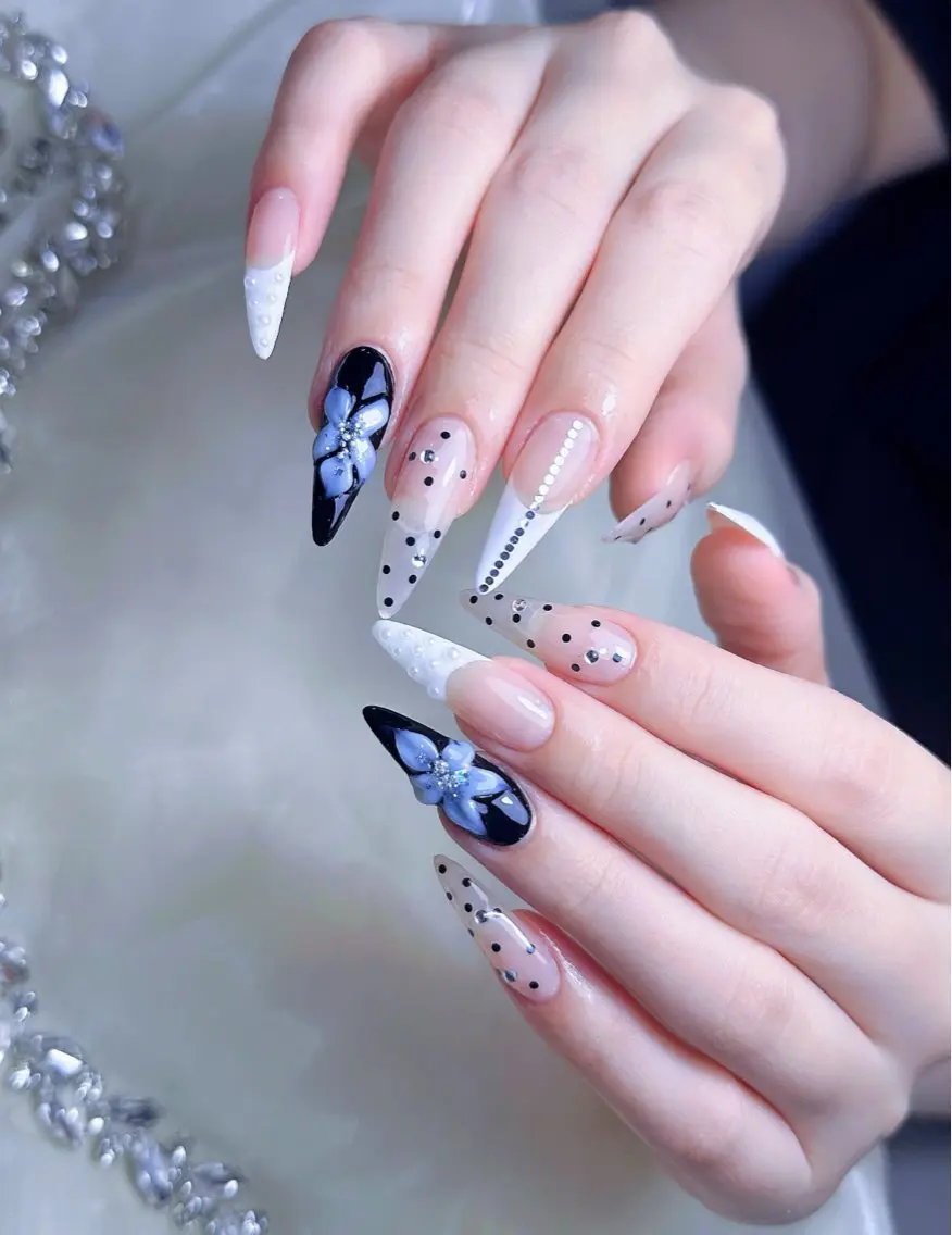 ネイル ハンドネイル moon nailsのネイルデザイン
