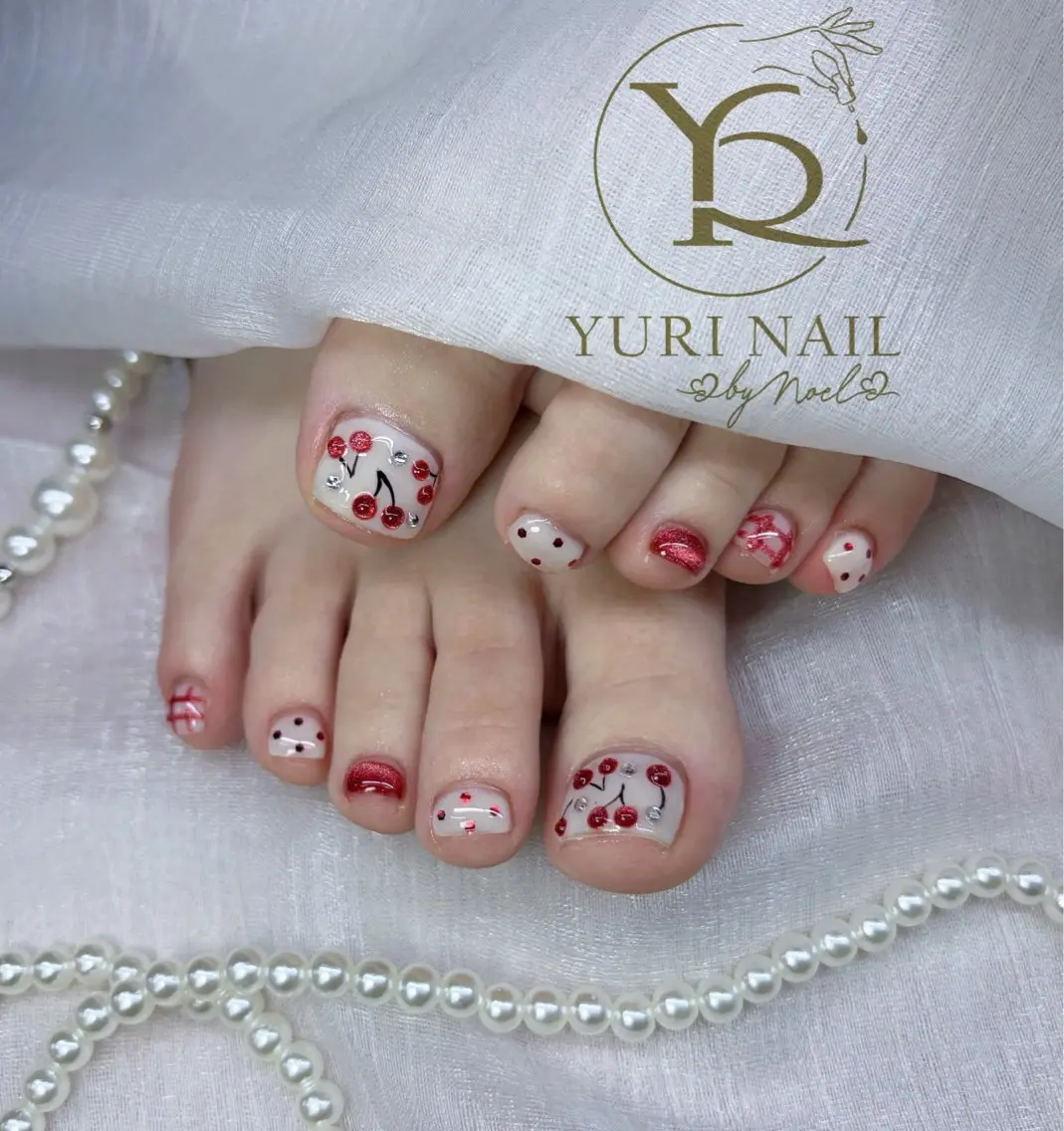 ネイル チークネイル フットネイル フレンチネイル グラデーション キラキラネイル フットネイル ハンドケア YURI Nail Funabashiのネイルデザイン