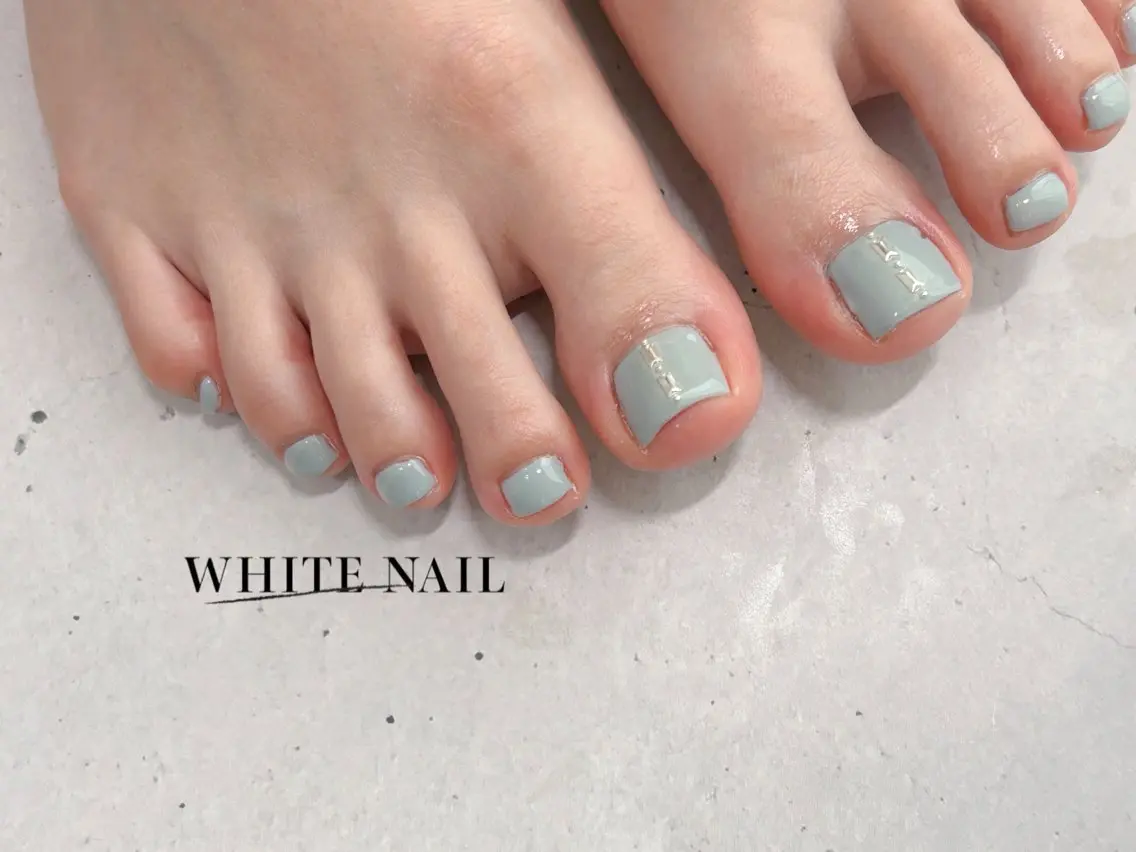 ネイル シンプルネイル フットネイル WHITE NAIL ホワイトネイルのネイルデザイン