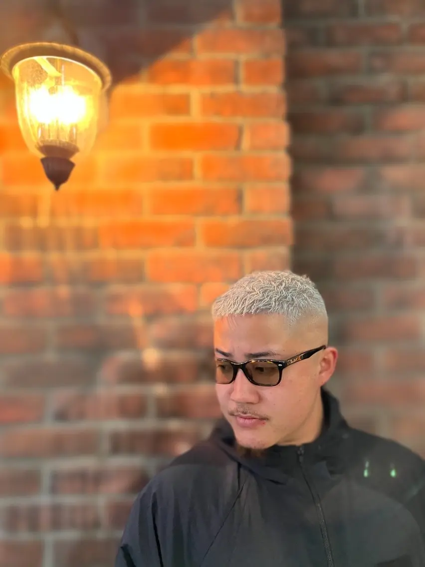 ショート カラー メンズ センターパート フェードカット マッシュ メンズパーマ メンズツイストパーマ カット ヘアカラー 池袋メンズパーマ フェード純平のヘアスタイル