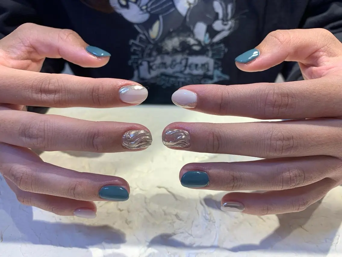 ネイル ニュアンスネイル ホワイト マキノ ユイのネイルデザイン