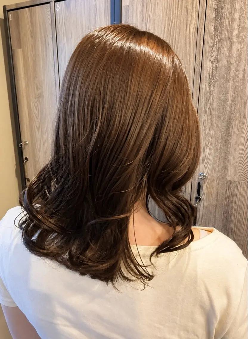 セミロング カラー オオバ マイカのヘアスタイル