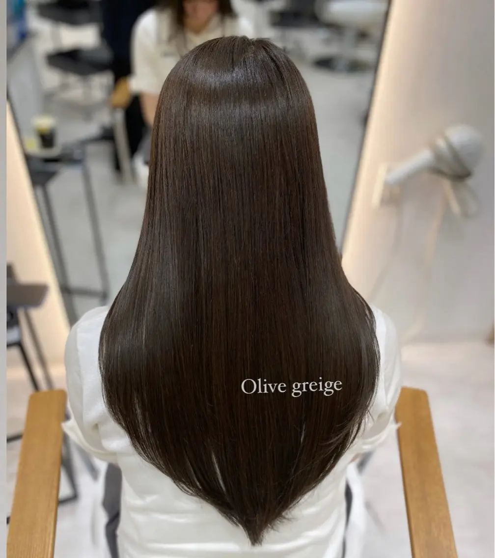 ロング カラー グレージュ オリーブグレージュ オリーブグレー トリートメント カット ヘアカラー トリートメント 艶髪・透明感カラー・ 韓国ヘア・Yuriのヘアスタイル