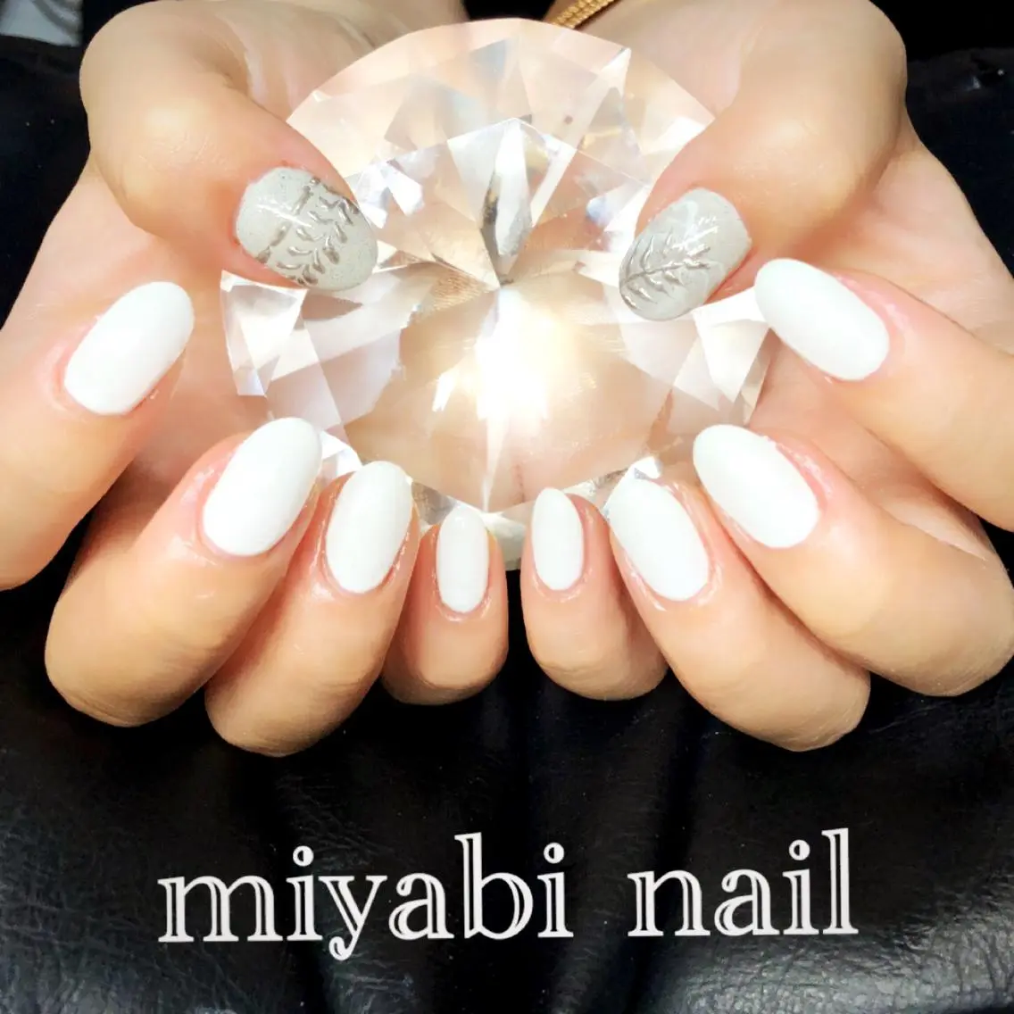 ネイル アートネイル ジェルネイル 持ち込み シルバー ホワイト ハンドネイル miyabi nail 桂川駅近くのネイルデザイン