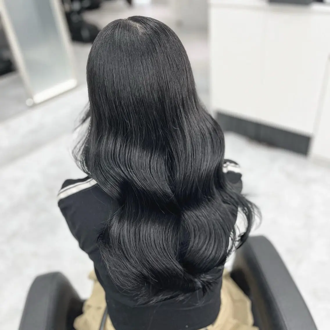 ロング カラー パーマ ヘアアレンジ メンズ キッズ メンズ韓国風 黒髪 ブルーカラー ブルーブラック レッドカラー ヘアカラー トリートメント ヘアセット 髪質改善Ⅰ透明感 艶カラーⅠたつやのヘアスタイル