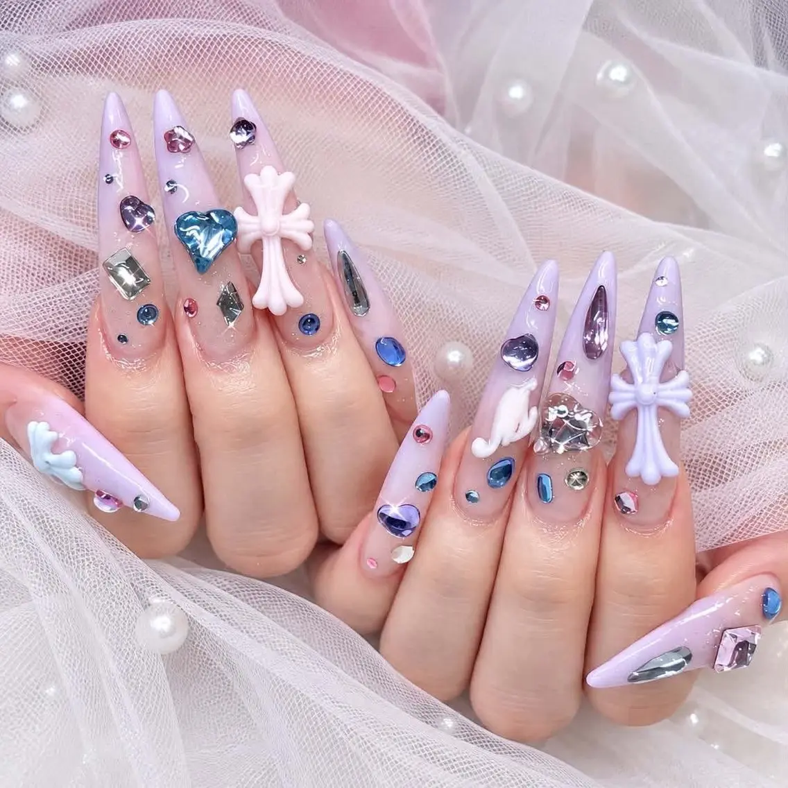 ネイル アートネイル ボルドー 長さ出し ハロウィン キラキラネイル ハンドネイル ハンドケア Mina Aurea Nailのネイルデザイン