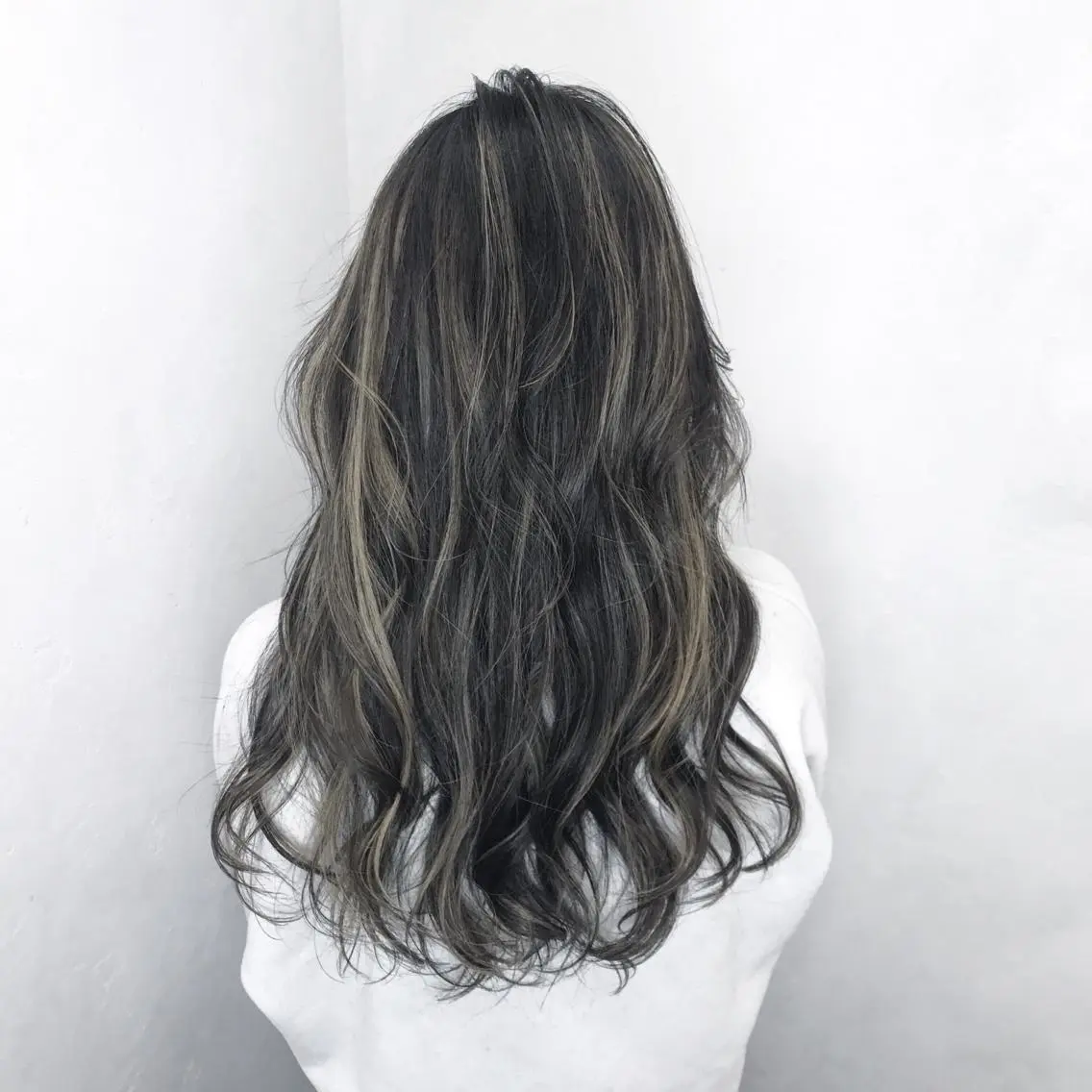 ロング カラー グレージュ ハイライトカラー ハイライト ヘアカラー TATSUYA アートディレクターのヘアスタイル
