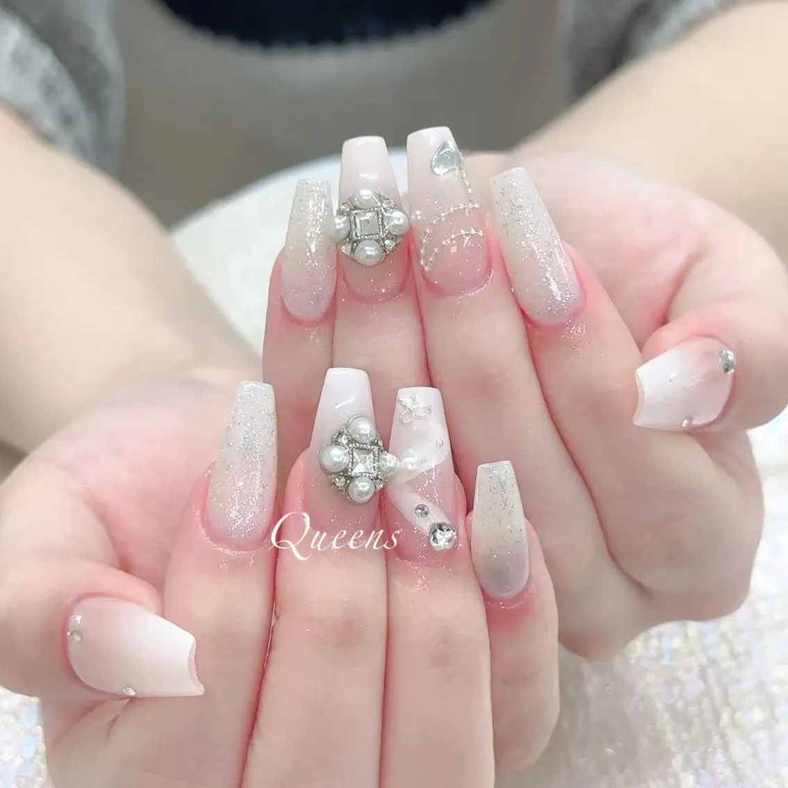ネイル ハンドネイル Queens ひなのネイルデザイン
