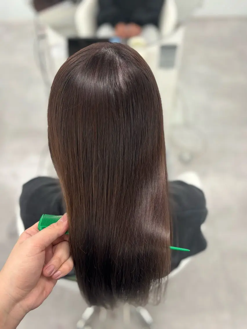 ロング カラー ブラウンカラー ダークブラウン カット ヘアカラー トリートメント door white hideのヘアスタイル