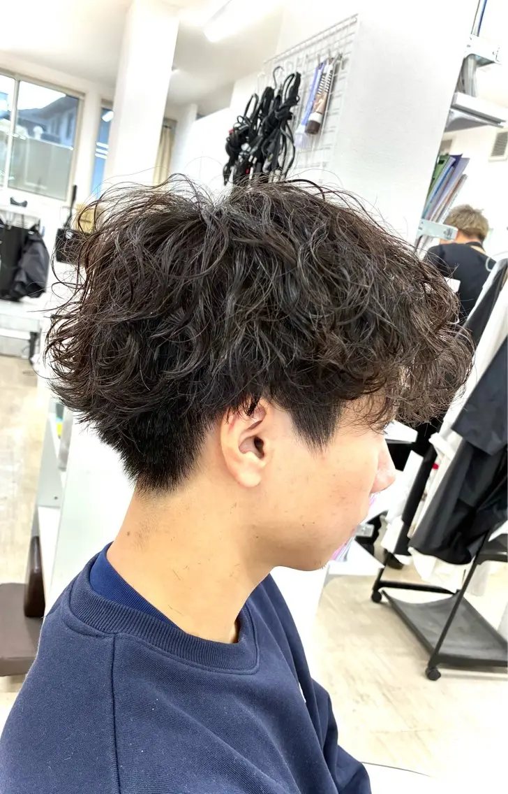 ミディアム パーマ メンズ ミディアムパーマ メンズパーマ 波巻きパーマ カット パーマ garden小山店 Yuka🌿のヘアスタイル