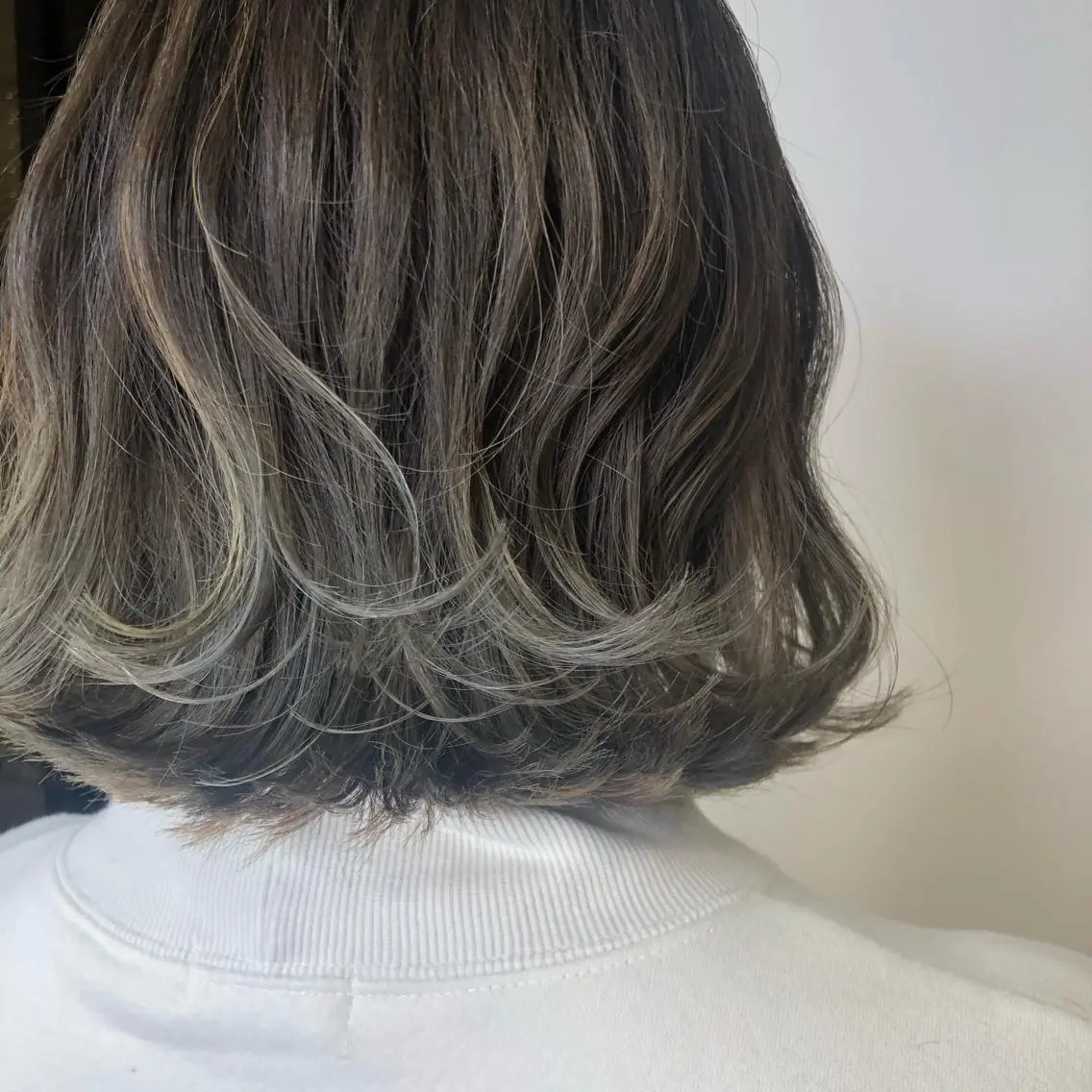 ミディアム レイヤーカット ヘアカラー トリートメント 松佐 ゆかりのヘアスタイル