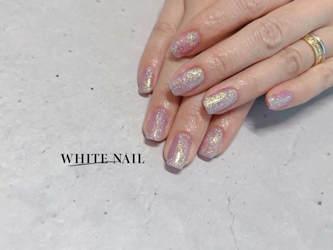 ネイル ラメ(グリッター) ワンカラーネイル ハンドネイル WHITE NAIL ホワイトネイルのネイルデザイン