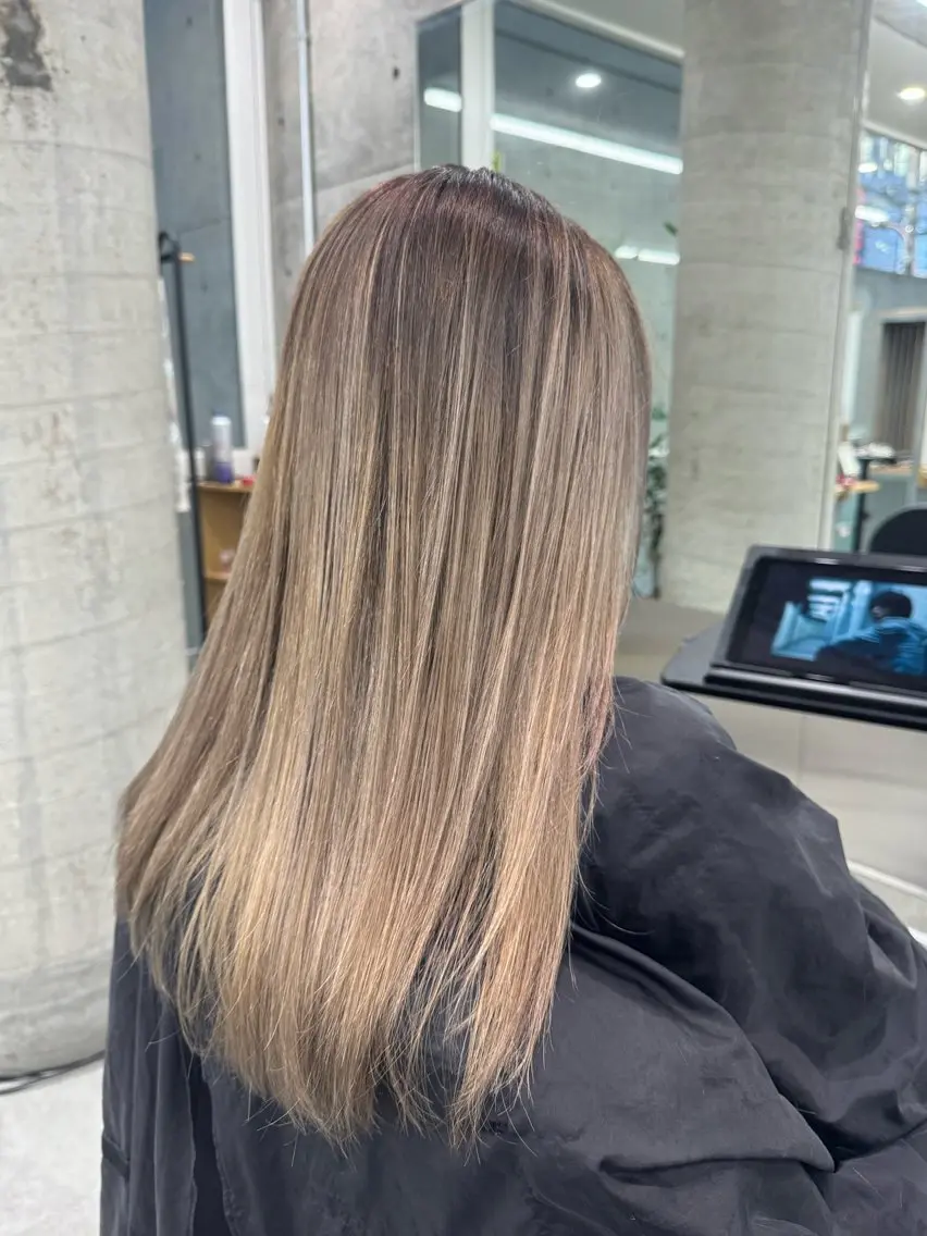 セミロング カラー バレイヤージュ ブリーチ レイヤーカット ヘアカラー トリートメント 艶髪✨ブリーチ職人 yasuのヘアスタイル