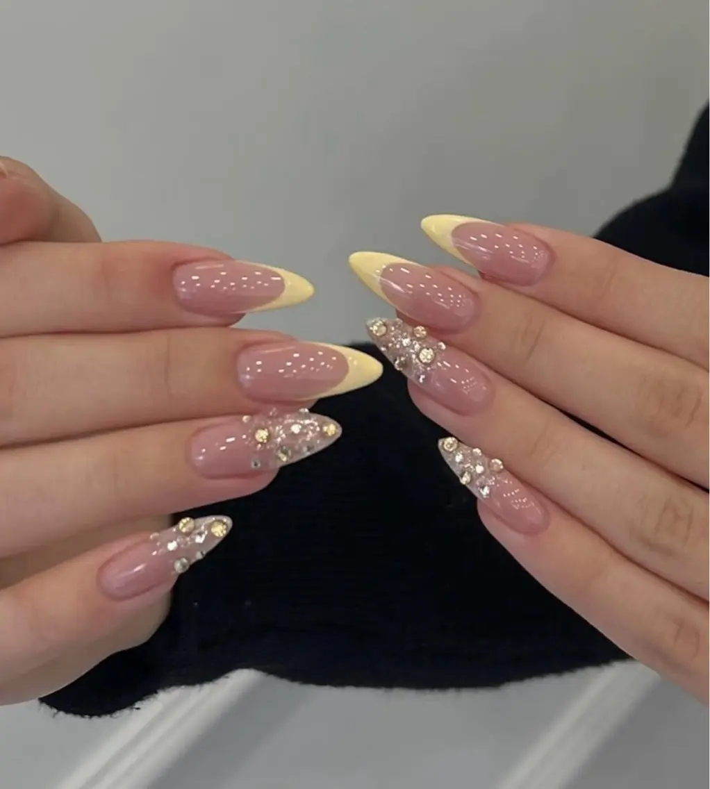 ネイル 桜ネイル フットネイル フレンチネイル グラデーション 氷ネイル・うるうるネイル ハンドネイル Lynn_ Nailのネイルデザイン