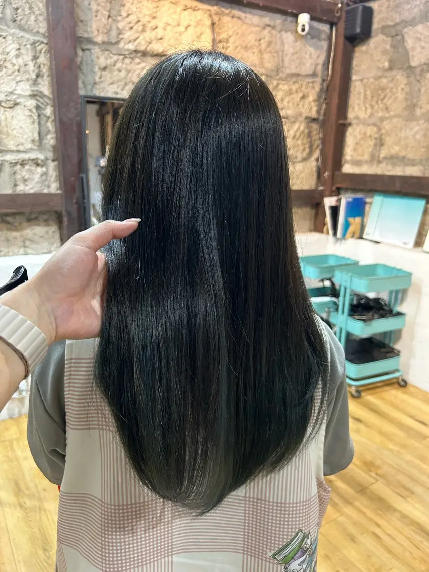 セミロング レイヤーカット 曽山 乙羽のヘアスタイル