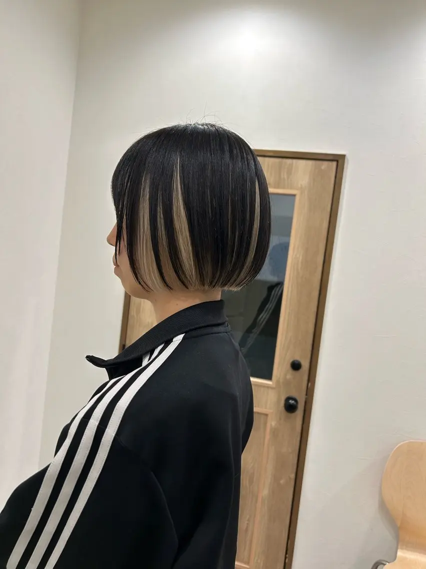 ショート カラー 切りっぱなしボブ ベージュカラー ダブルカラー イヤリングカラー グレージュ カット ヘアカラー ボブ/ハイトーン 福生Radix 下田のヘアスタイル