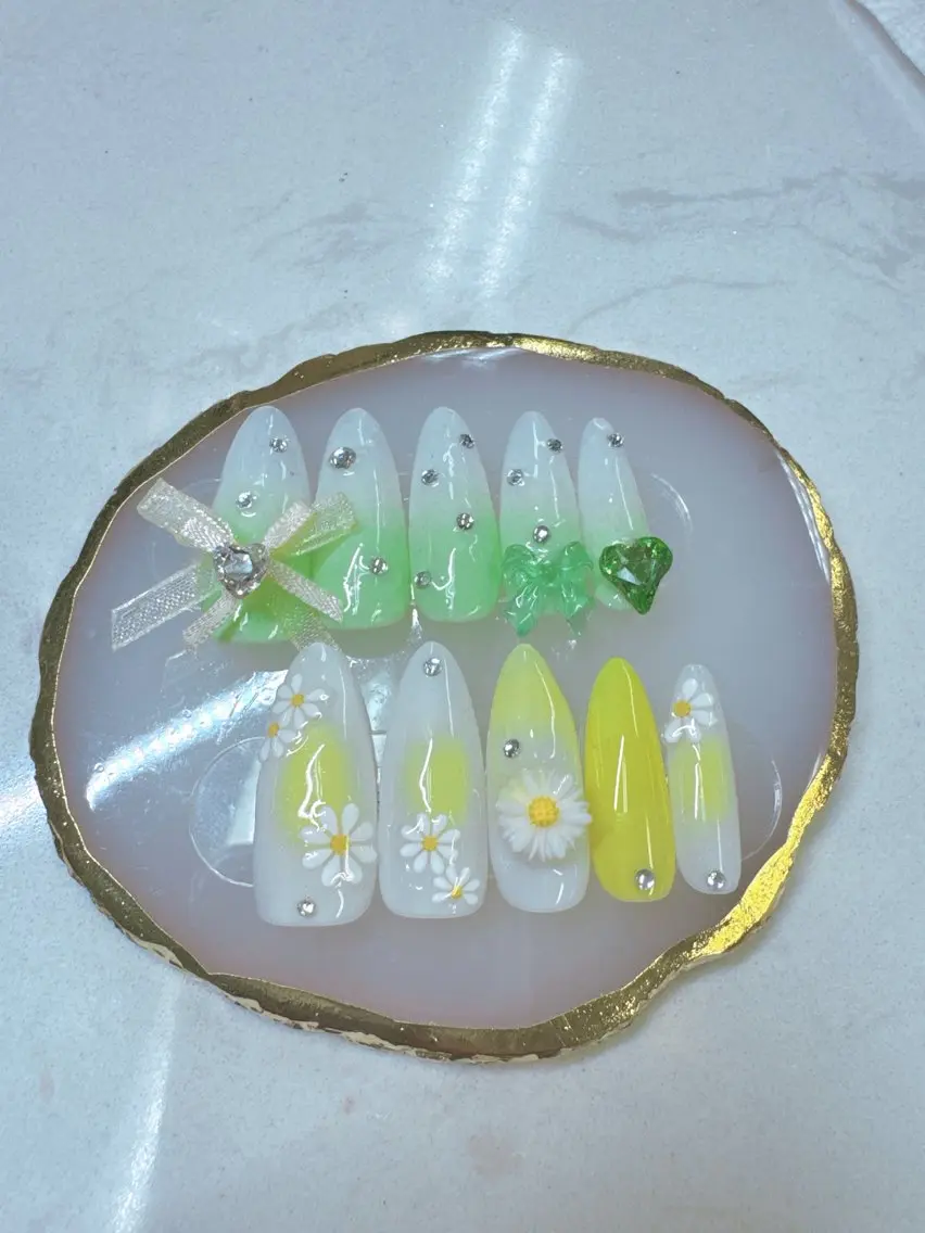 ネイル アートネイル フレンチネイル ジェルネイル ガラスフレンチ パラジェル ハンドネイル Queeens nailのネイルデザイン