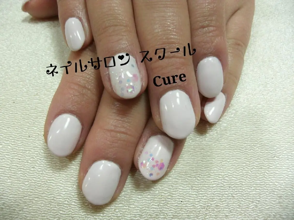 ショート ネイル ホログラムネイル ワンカラーネイル シンプルネイル ハンドネイル ネイルサロン Cureのネイルデザイン