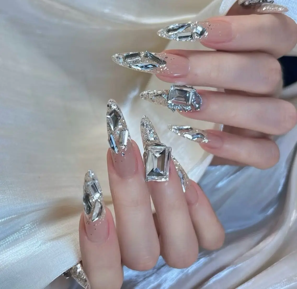 ネイル チークネイル 長さ出し フラワーネイル フレンチネイル ガーリー SunNail池袋駅 ワンホンネイルのネイルデザイン