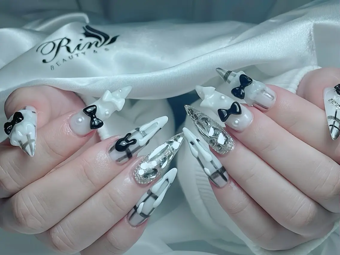 ネイル アニマル柄 ボルドー ブラウン チークネイル フレンチネイル Rin Nail 新大久保店のネイルデザイン