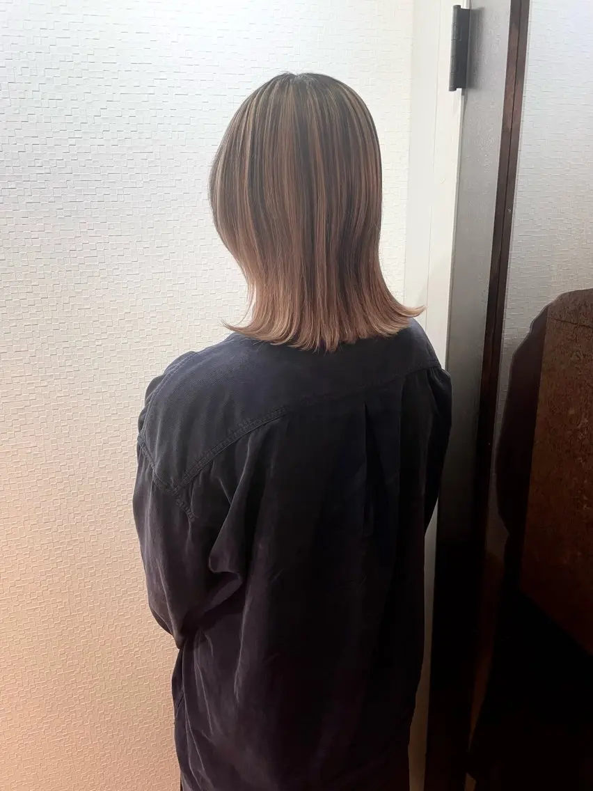 ミディアム カラー ベージュカラー ミルクティーベージュ 外ハネヘア terra✂️ 佐伯 尚哉のヘアスタイル