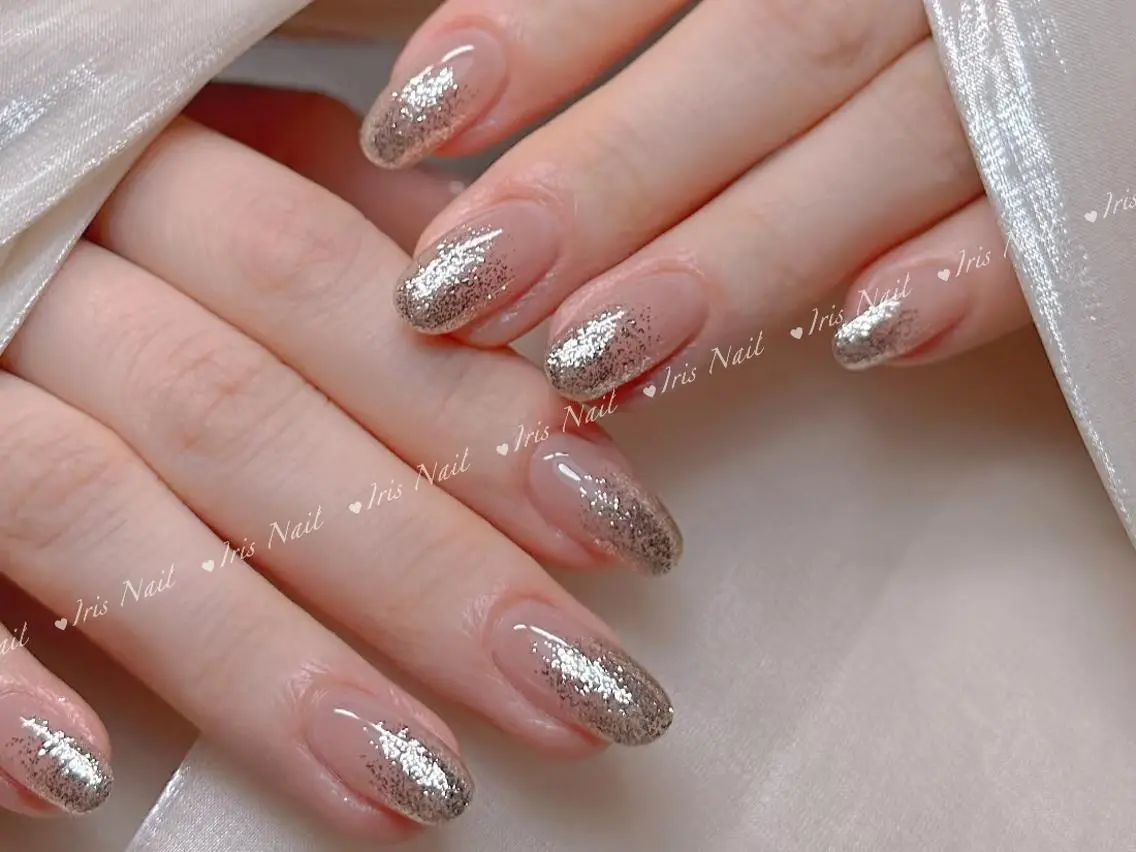 ネイル キラキラネイル ラメ(グリッター) ラメグラデーション ハンドネイル ハンドケア 🍒IRIS Nail🌸のネイルデザイン