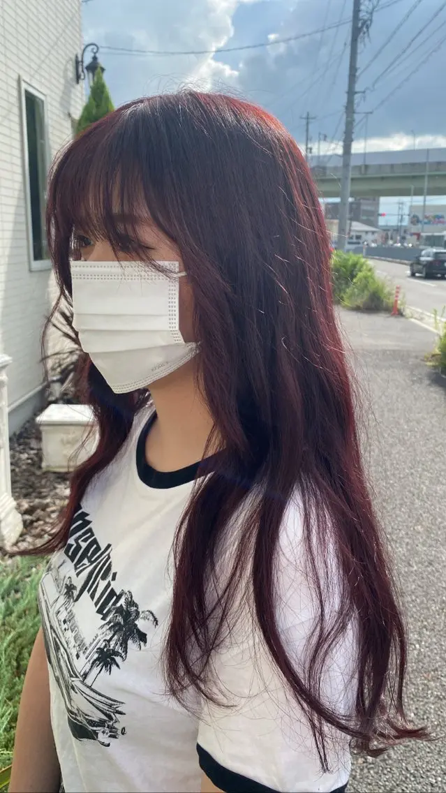 ロング カラー カシス レッドカラー 杉山 七海のヘアスタイル