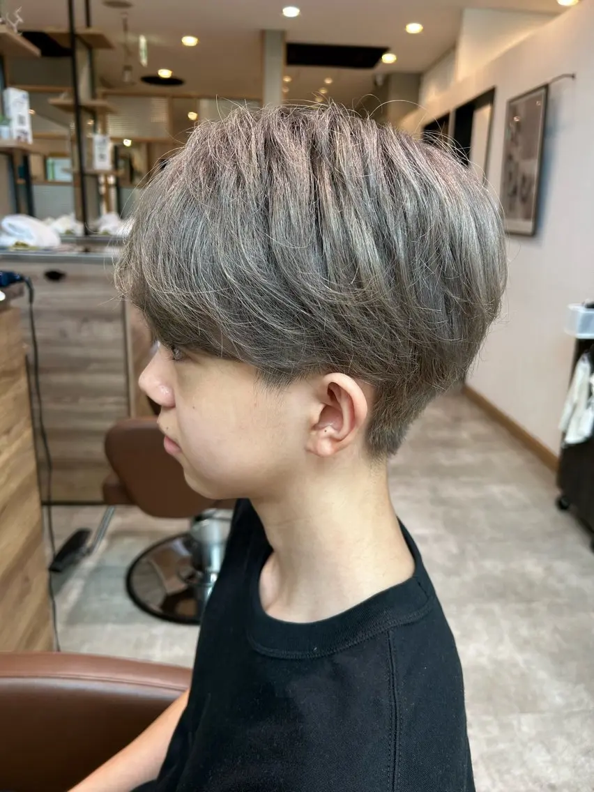 カラー メンズ メンズブリーチ メンズハイトーン ブリーチ ダブルカラー ハイトーンカラー カット ヘアカラー 穐山 翔也のヘアスタイル