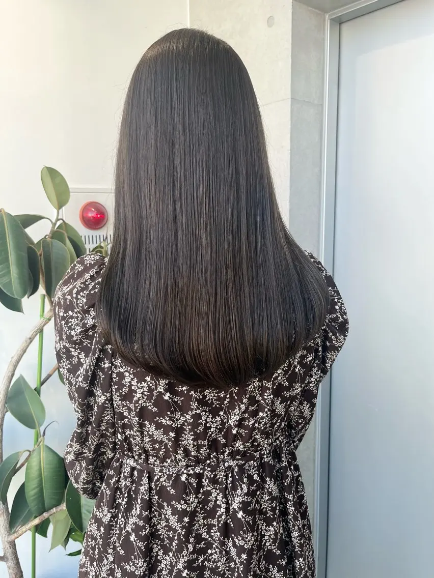 ロング カラー パーマ ヘアアレンジ ヘアカラー トリートメント 透明感/オリーブ/ グレージュ/YUKAのヘアスタイル
