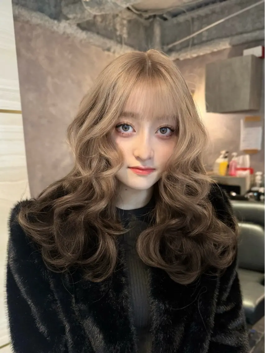 セミロング カラー ヘアアレンジ ヘアカラー トリートメント 🌱巴結生🌿グレー ジュ☁️ミルクティーのヘアスタイル