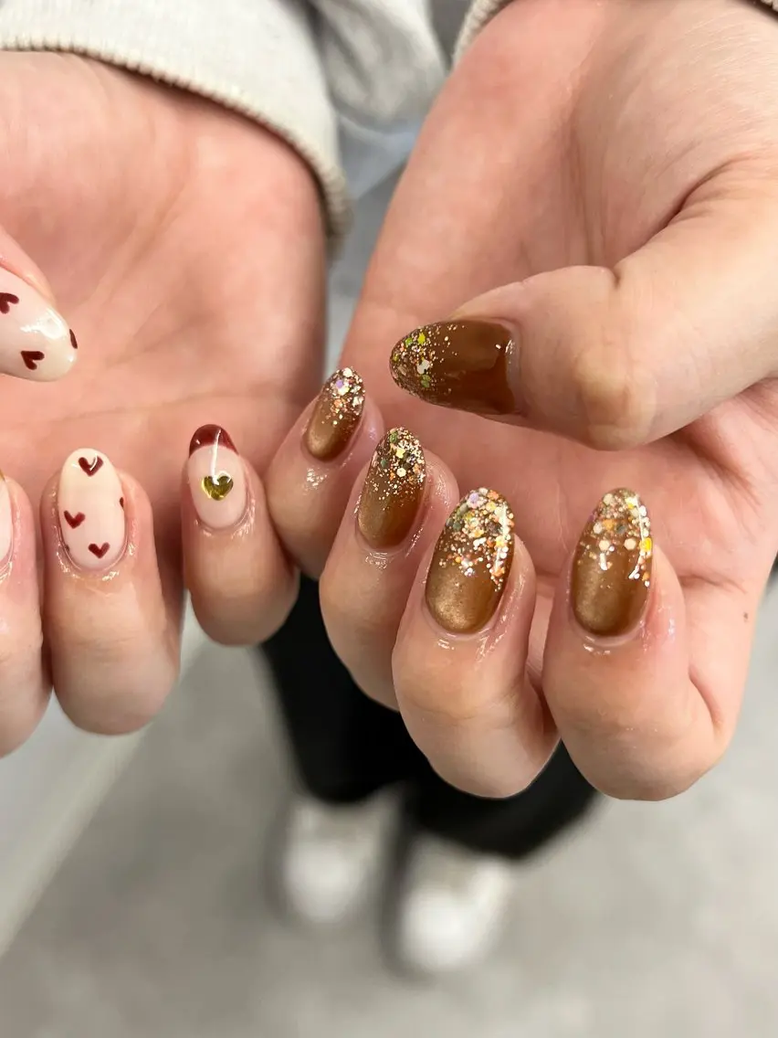 ネイル ブラウン フレンチネイル ジェルネイル ハート ラメ(グリッター) ハンドネイル ハンドケア Bana_ Nailのネイルデザイン