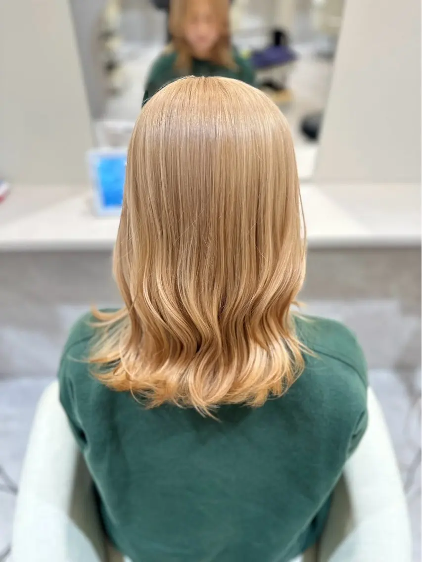 ミディアム カラー 酒井 美輝のヘアスタイル