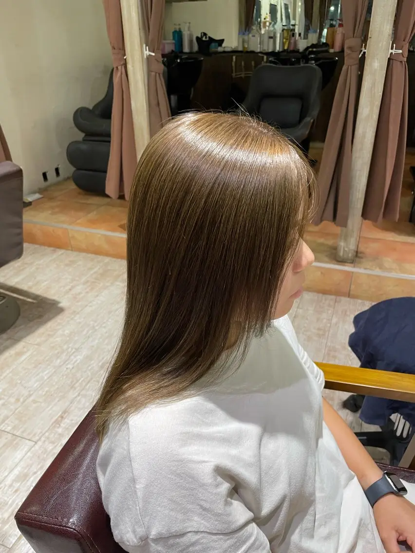 ミディアム カラー ベージュカラー ブリーチ ダブルカラー ブリーチなしカラー オリーブベージュ 綾 【あや】のヘアスタイル