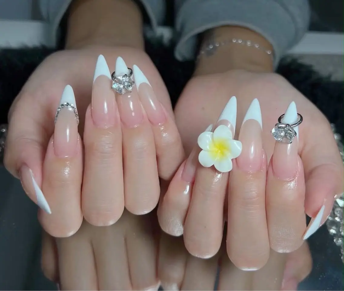 ネイル アートネイル ボルドー フレンチネイル ジェルネイル 氷ネイル・うるうるネイル ハンドネイル Julie Nail Rinのネイルデザイン